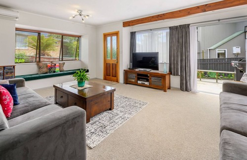 Springfield Casa | OTONGA COTTAGE - ROTORUA HOLIDAY HOME, pet friendly in Rotorua
