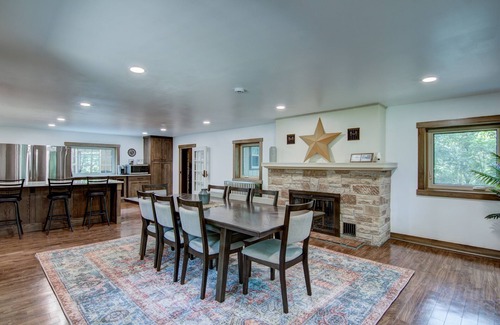 Altoona Casa | Otter Creek Manor - Oversized 3bd, 1.5 Ba. 3 acres, creek access.