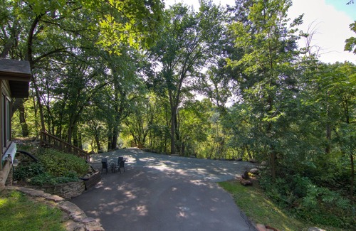 Altoona Casa | Otter Creek Manor - Oversized 3bd, 1.5 Ba. 3 acres, creek access.