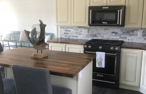 Nobleboro Casa | “Otter Getaway” Cozy Damariscotta Lake Year Round Cottage