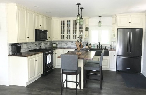 Nobleboro Casa | “Otter Getaway” Cozy Damariscotta Lake Year Round Cottage