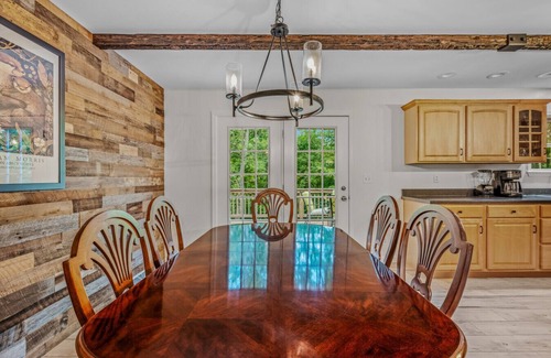 Berkeley Springs Casa | Otter Manor - Wifi|Fire Pit| Gameroom|Grill|Private Trail