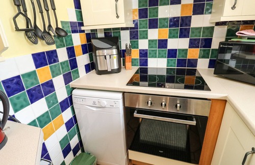 Ash Mill Cabaña | OTTERS HOLT, pet friendly, with a garden in South Molton