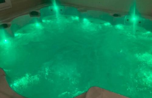 Swarland Complejo | Otters Rural Retreat - Private Hot-Tub & Free Golf for guests included