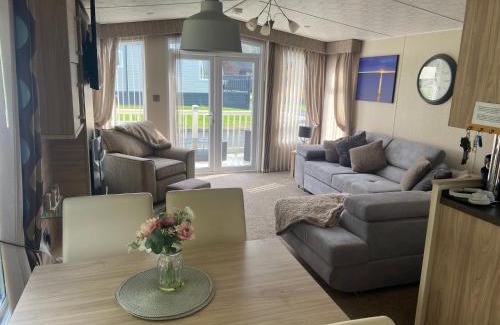 Swarland Complejo | Otters Rural Retreat - Private Hot-Tub & Free Golf for guests included