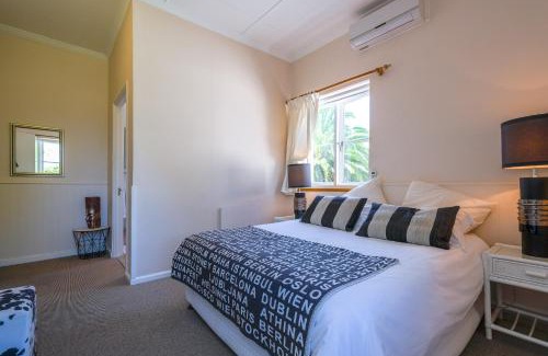 George Casa | Oude Berg Guesthouse - 10 Caledon Street