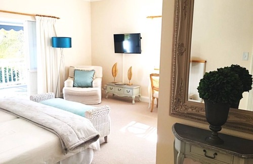 George Casa | Oude Berg Guesthouse