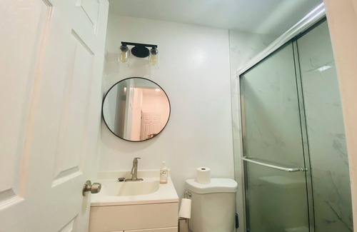 Spruce Hill Apartamento | Oui on Ludlow - Studio room with private bathroom in University City