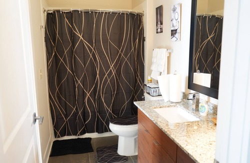 Beachwood Apartamento | Our bright and airy apartment offers 1 bedroom, featuring a queen-size bed
