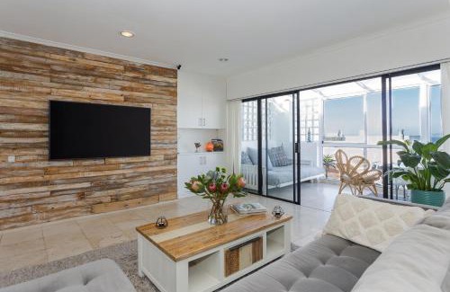 Bloubergstrand Casa | Our Cape Town Home - Beach Villa with Stunning Sea & Mountain Views!