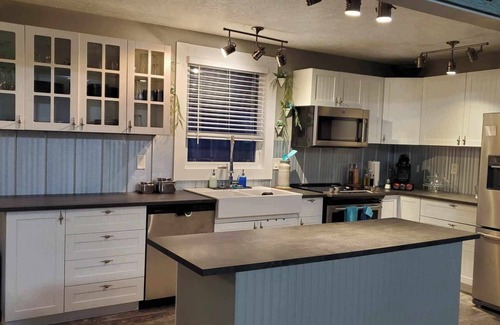 Sylvan Lake Casa | Our cottage is just two blocks away from Sylvan Lake