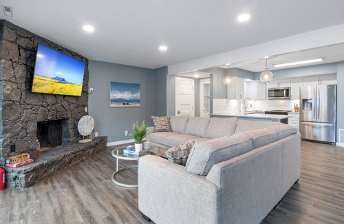 Lake Ozark Condominio | Our Cove Retreat - Perfect for Wave-Free Swimming, Tanning & Prime Location Fun!