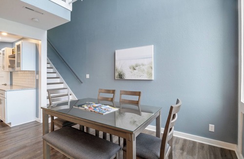 Lake Ozark Condominio | Our Cove Retreat - Perfect for Wave-Free Swimming, Tanning & Prime Location Fun!