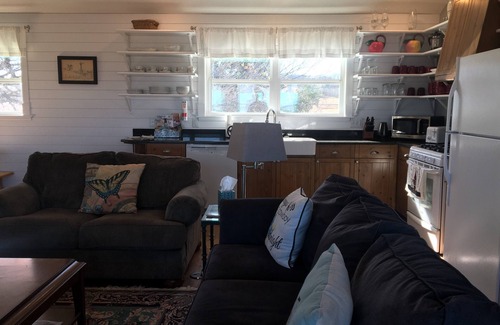 Lockhart Apartamento | Our Cozy, Quiet, Comfortable place in the Country - 2 Bedroom 900 sq ft.