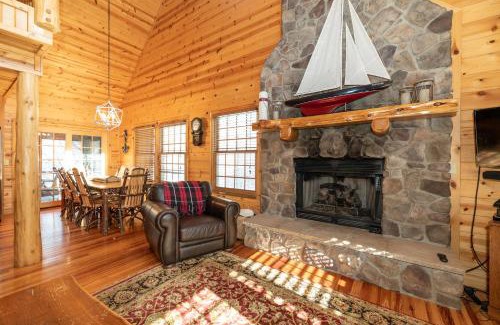 Saugatuck Casa | Our Get Aweigh - Cabin Retreat - private hot tub - community pool - Goshorn Lake Access