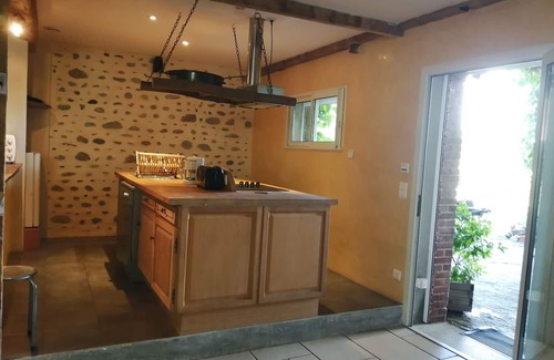 Laloubere Casa | Nuestra casa rural les da la bienvenida frente a la cadena de los Pirineos.
