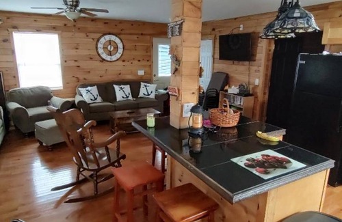 New Tazewell Alquiler De Eote | "Our Happy Place", Floating Home, Sleeps 10; 4 bed/1.5 bath