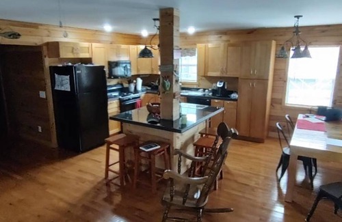 New Tazewell Alquiler De Eote | "Our Happy Place", Floating Home, Sleeps 10; 4 bed/1.5 bath