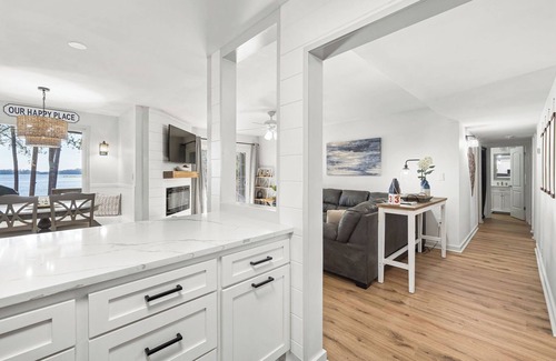 Anderson Condominio | “Our Happy Place” on Lake Hartwell: Ready for you to relax and unwind!