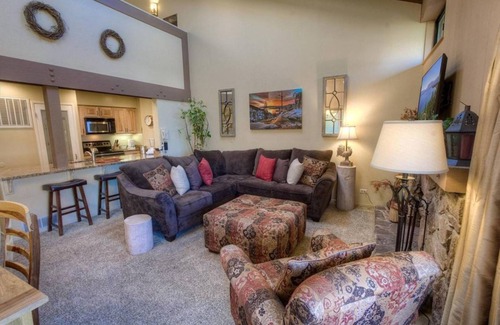 South Lake Tahoe Condominio | Our Happy Place 3 Bedroom Home by RedAwning
