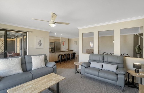 Batehaven Casa | Our Haven: 4-Bed Escape Near Beach & Mogo Trails
