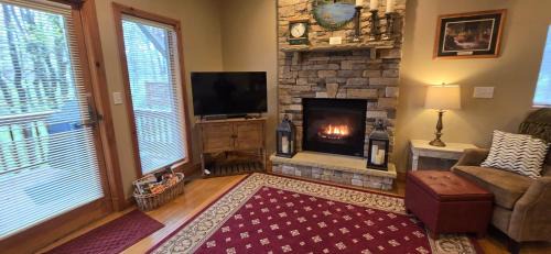 McHenry Casa | Our Heart's Desire- spacious 3 BR condo with hot tub in great location!