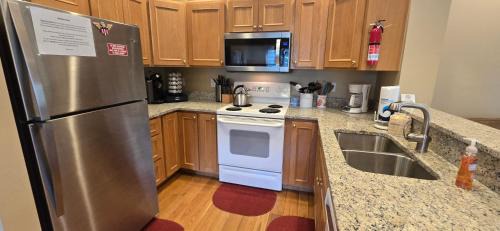 McHenry Casa | Our Heart's Desire- spacious 3 BR condo with hot tub in great location!