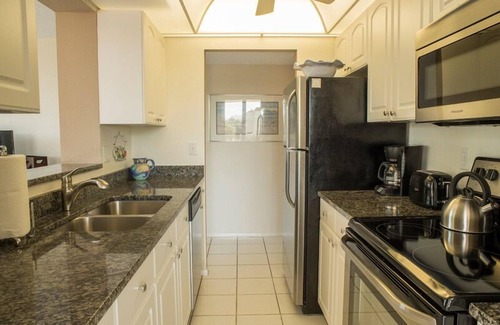 Siesta Key Condominio | Our House at the Beach E-102 Modern, light-filled, spacious
