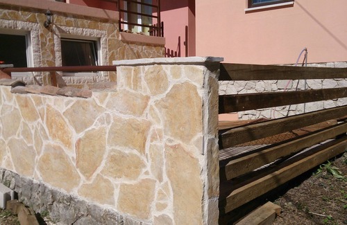 Slivno Casa | Nuestra casa está en un pequeño pueblo a orillas del lago ya 4 km de la playa.
