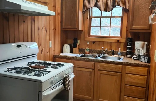 Wingett Run Casa | "Our Little Piece of Heaven" Private cabin located in Wayne's National Forest