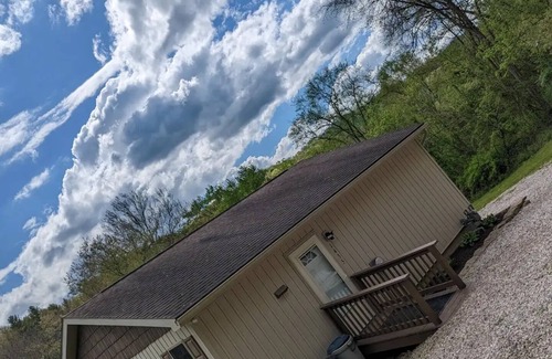 Wingett Run Casa | "Our Little Piece of Heaven" Private cabin located in Wayne's National Forest