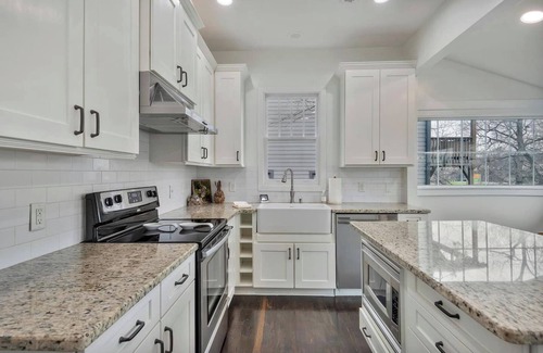 Eighth Avenue Casa | Our luxurious vacation home has everything you need to enjoy Nashville.