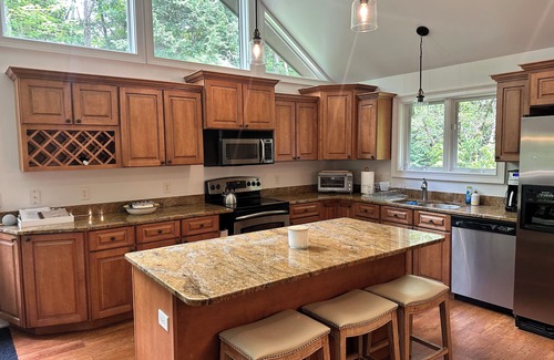 West Hartford Casa | Our Quechee Escape: Spacious 5 - bedroom home in breathtaking central Vermont