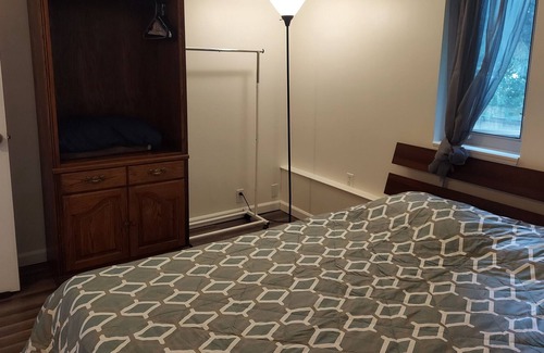 Belfair Apartamento | Our studio is simple, but functional and very cozy for two people.