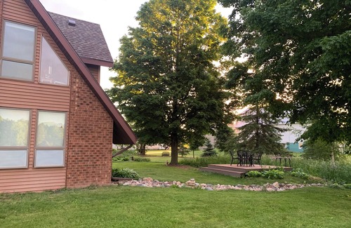 Oneida Otro | Our Thunder Moon Farm Stay- sleeps 7, framed by wildflowers. 4 miles to GB.