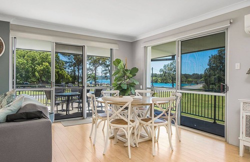 Laurieton Casa | Our View - 3 bedroom holiday home in laurieton, guest wifi available