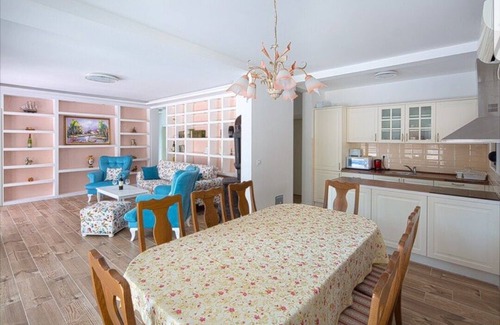 Lapcici Villa | Nuestra villa se encuentra a 8 km de Budva en un pueblo muy tranquilo.