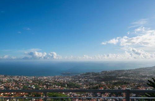 Monte Villa | OurMadeira - Monte White House