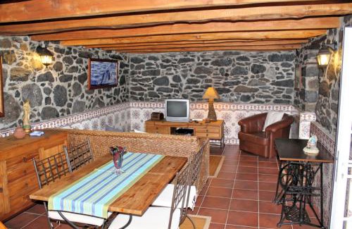 Arco da Calheta Casa | OurMadeira - Stonecliff Cottage, countryside retreat