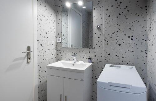 Vyronas Apartamento | Ousakiou Studio by Staycom