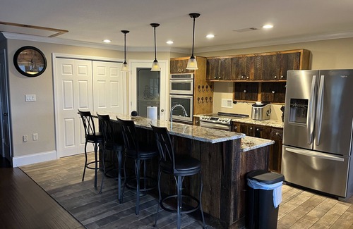 Mid America Apartamento | Out of Town Guest House