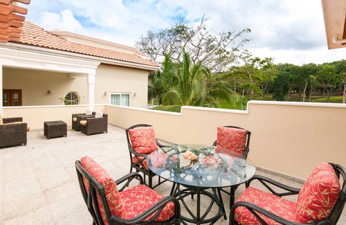 Lawson Rock Condominio | Out our door onto the sand and into the water, luxury condo and Large Patio in Lawson