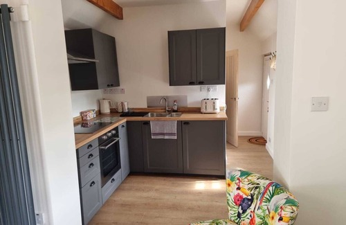 Holywell Cabaña | Outbuilding with views of river, St Ives, Cambridgeshire