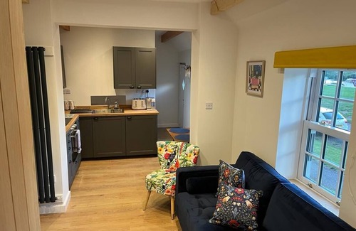 Holywell Cabaña | Outbuilding with views of river, St Ives, Cambridgeshire