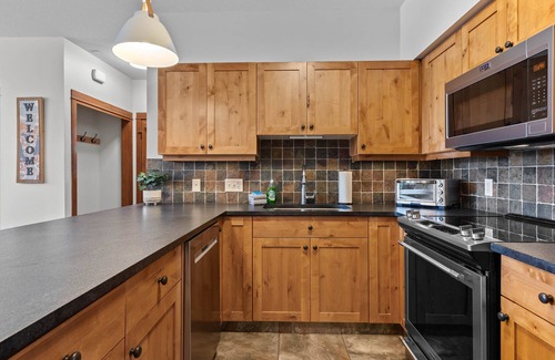 Sun Peaks Condominio | Outdoor Adventure at Sun Peaks 33 - True Ski In/Out Access