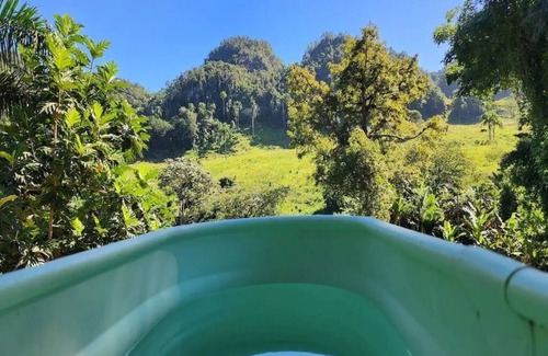 Lares Casa | Outdoor Cinema, Tank Tubs & River Access