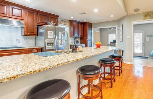 McNeil Casa | Outdoor Entertainment Space: Austin Family Home