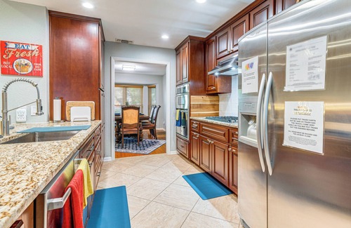 McNeil Casa | Outdoor Entertainment Space: Austin Family Home