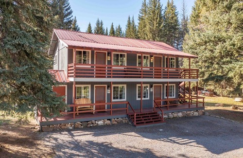Almont Casa | Outdoor Enthusiast's Haven: Fish, Hike & Explore from Cozy River Cabins