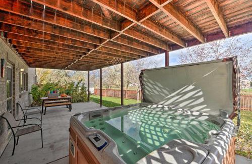 Lander Casa | Outdoor Enthusiasts Retreat with Hot Tub, Deck